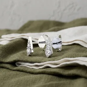 ต่างหูคาวเดนทรงหยดน้ำประดับเพชรทรงกลมสามเม็ด - Product Image 3