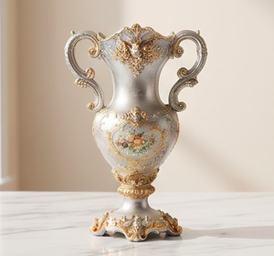 Vase urne vintage en argent orné avec poignées dorées et médaillon floral, idéal pour la décoration moderne de la maison, des espaces de bureau et des mariages - Product Image 1