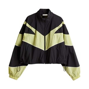 ชุดวอร์มกันลมสองชิ้นแบบมีฮู้ดและกางเกงขาสั้นสำหรับผู้หญิง  ผ้าไนลอน  ลายบล็อกสี  พร้อมโลโก้ - Product Image 3