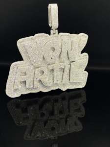Pendentif Couronne Chrétienne Hip Hop en Alliage Diamant Givré Premium Style Ice Heritage - Product Image 2