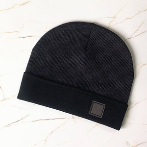 Gorro de punto de diseño moderno totalmente personalizado, hecho con tela de punto suave y cálida, perfecto para el invierno, informal, deportivo o streetwear. - Product Image 3