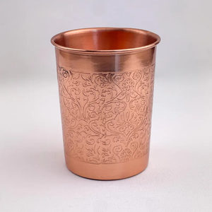 Tasse en cuivre artisanale avec un élégant motif floral gravé pour la consommation traditionnelle, la restauration à domicile et la vaisselle haut de gamme - Product Image 3