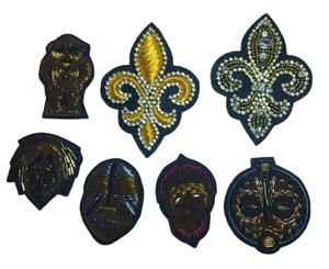 ตราสัญลักษณ์ติดเสื้อเบลเซอร์แบบสั่งทำพิเศษ คุณภาพสูง งานแฮนด์เมด รูปทรงดอกไม้ปักนูน 3 มิติ พร้อมเข็มกลัดนิรภัย - Product Image 2