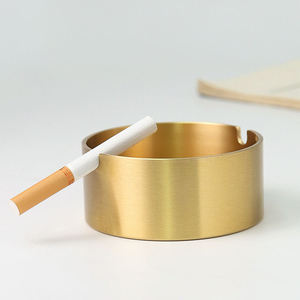 Cendrier classique en laiton en gros avec élégant cendrier de table rond en métal pour la maison, le bureau, le bar, la salle de séjour et la restauration - Product Image 2