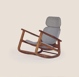 Fauteuil à bascule rustique d'extérieur de style Adirondack en bois, fabriqué à partir de coupes de bois naturel et de larges lattes, disponible à prix de gros - Product Image 5