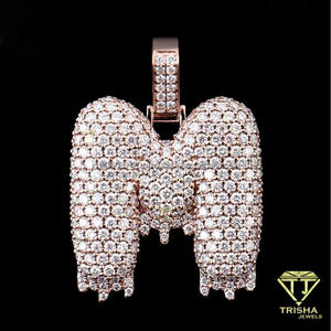 Elegante Collar con Colgante de Letra M, Diseño Detallado y Brillante, Joyería de Moda para Hombres y Mujeres, Venta al Por Mayor - Product Image 5