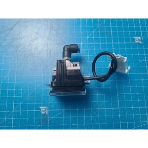 Sensor de Presión de Vacío Digital KEYENCE AP-33A Usado Como Está, Piezas de Equipos de Semiconductores Legados - Product Image 1