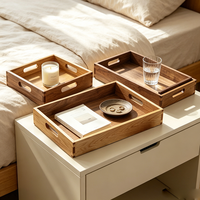 Plateau de service en bois rectangulaire avec poignées, idéal pour la cuisine, la table basse, les repas, les desserts et les boissons