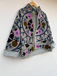 Manteau de mariage fait main pour festival |   Manteau d'hiver en velours Suzani à motif floral Duster pour festivals et mariages |   Bomber brodé - Product Image 4