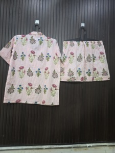 เสื้อครอปและกางเกงขาสั้นลายดอกไม้ ผ้าฝ้ายออร์แกนิค 100% ระบายอากาศได้ดี นุ่มพิเศษ เซ็กซี่ สวมใส่สบาย - Product Image 6