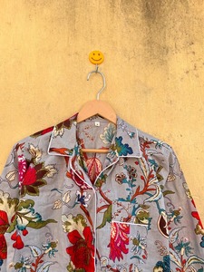 Ensemble de pyjama floral pour femmes Anjali Creations, 100% coton tissé, manches trois quarts, longueur intégrale, vêtements de nuit décontractés doux, col rabattu - Product Image 4