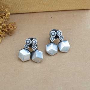 Boucles d'oreilles clous Meera Jaipur Dhenu Fashion - Product Image 1