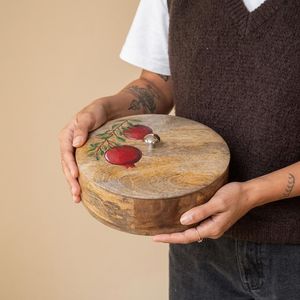 Caja de madera hecha a mano con diseño de tomate, estilo nórdico, para regalar frutas y frutos secos - Product Image 4