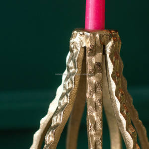 Soporte de cuatro velas de pulpo dorado, artículos de mesa para sala de estar y lavandería, mango decorativo - Product Image 3