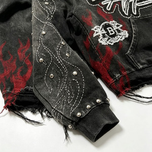 เสื้อฮู้ดดี้ยีนส์ทรงครอปสไตล์วายทูเคสำหรับผู้ชาย ตกแต่งหมุดและตัวอักษรพิมพ์ลายกราฟิกเปลวไฟ - Product Image 3