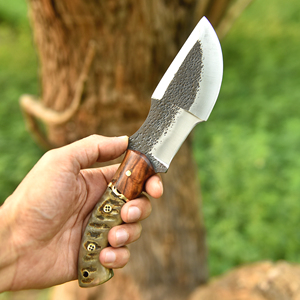 Cuchillo de caza y camping Nordic Forge de acero al carbono, hecho a mano, con mango de palisandro y cuerno de carnero, con funda para transporte. - Product Image 3