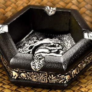 Cenicero Cuadrado de Aluminio para Cigarros sin Humo, con Patrón de Elefante Tallado a Mano, Acabado Premium en Nogal, Estilo Americano - Product Image 4