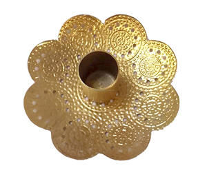 Bougeoir en métal doré Porte-bougie élégant et décoratif pour la maison ou les occasions spéciales - Product Image 4