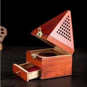 Boîte à encens triangulaire en bois de séquoia faite à la main avec tiroir et couvercle perforé - Product Image 1