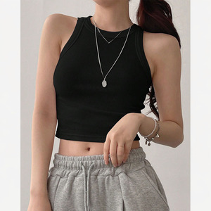 Top Corto Minimalista Negro Acanalado con Espalda Cruzada para Mujer, Camiseta Ajustada Elástica Casual sin Mangas, 100% Algodón con Parches OEM - Product Image 1