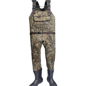 Vêtements durables et flexibles pour les activités de plein air, salopettes de chasse, style moderne et performant. - Product Image 1
