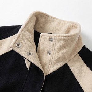 เสื้อแจ็คเก็ตสีดำเบจตัดต่อสีต่างกัน |   เสื้อแจ็คเก็ตบอมเบอร์คอขนแกะติดกระดุมแป๊ก |   เสื้อโค้ทสตรีทแวร์ทรงโอเวอร์ไซส์ |   ผู้ผลิต OEM ตามสั่ง - Product Image 3