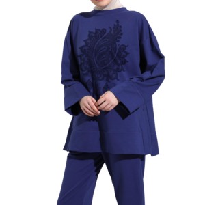 Conjunto Deportivo para Hombre en Azul Marino, Estilo Urbano Moderno, 100% Algodón, Camiseta Holgada con Estampado Frontal y Pantalones Largos - Product Image 1