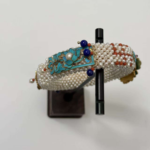 Brazalete Delicado con Cuentas Bordadas de Flor de Begonia - Joyería Vintage Blanca para Mujer - Regalo - Product Image 2