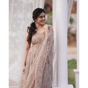 FANCY GEORGETTE DIGITAL IMPRIMÉ ROBE FLAIRED BOTTOM AVEC DUPATTA GRIS - Product Image 1