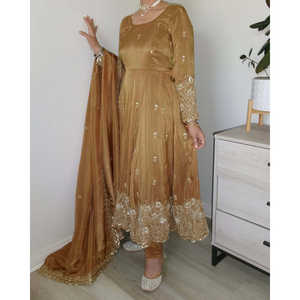 Conjunto de Vestido de Fiesta de Diseñador con Parte Inferior y Dupatta con Bordado Intenso, Talla XL - Product Image 2