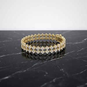 Bracelet classique pour femme en or avec motifs géométriques floraux et diamants de laboratoire 14K 18K, idéal pour les mariages et les occasions festives - Product Image 4