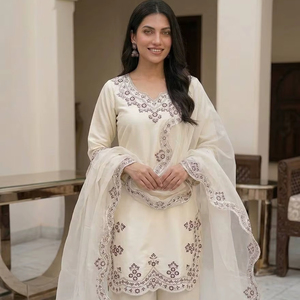 Ensemble Kurti et Palazzo brodés par des designers avec dupatta |   Costume ethnique pour femmes, pour occasions festives et soirées - Product Image 1