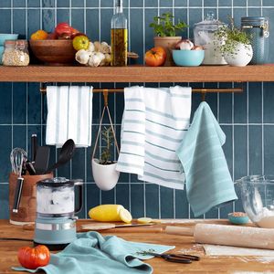 Set di 4 Asciugamani da Cucina in Tessuto Minerale Aqua/Bianco 16"x26" per le Tue Esigenze in Cucina - Product Image 3