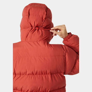Parka Acolchada Aurora Personalizada al por Mayor para Mujer, Chaqueta de Invierno Acolchada Roja Poppy, Transpirable, con Cordón Ajustable - Product Image 3