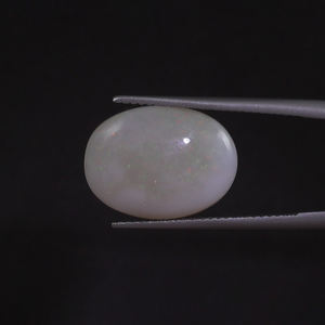 โอปอลสีขาวธรรมชาติแบบขายส่ง น้ำหนัก 10 กะรัต รูปทรงวงรี ขนาด 17x12 มม. ได้รับการรับรองจาก IGI ขัดเงาด้วยมือ พร้อมเคลือบแว็กซ์/น้ำมัน - Product Image 1