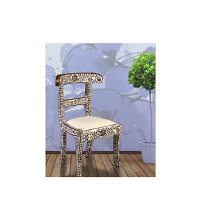 Chaise en résine avec incrustations en os, artisanale, motifs détaillés faits à la main, sièges de luxe pour les intérieurs modernes - Product Image 1