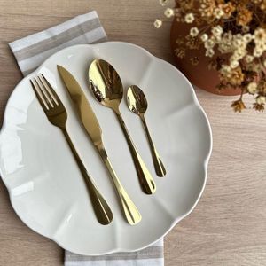 Magnifique ensemble de couverts décoratifs conçu pour les dîners de luxe et les tables de célébration élégantes - Product Image 2