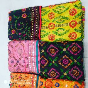 Dupatta brodée de fleurs Phulkari colorées pour femmes, vêtements bohèmes décontractés, écharpe pour l'été et l'automne - Product Image 3