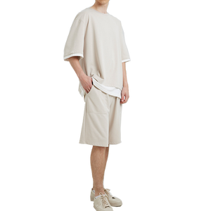 Conjunto de camiseta y pantalones cortos de algodón premium, corte moderno, textura suave, perfecto para ropa urbana y moda diaria. - Product Image 5