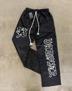 กางเกงผ้าไนลอนสำหรับผู้ชายกางเกงกันลมพิมพ์ลายสกรีนผ้าไหมโพลีเอสเตอร์ระบายอากาศน้ำหนักเบาป้องกันรอยยับ - Product Image 1