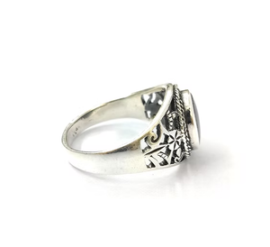 Anillo de Ónix Negro Estilo Vintage, Plata de Ley 925, Banda Texturizada con Acabado Liso, Perfecto para Uso Diario - Product Image 3