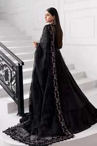Robe de mariée en mousseline noire perlée, coupe princesse, avec traîne cathédrale, col en V, manches longues, taille empire, fermeture éclair au dos - Product Image 2