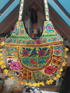 Bolso de Hombro Boho Bordado a Mano con Flecos de Borlas, Bolso Étnico de Algodón para Mujer, Colección Festival y Resort - Product Image 3