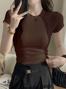 เสื้อครอปท็อปผู้หญิง แขนสั้น ทรงเข้ารูป ผ้าริบ ยืดได้ สวมใส่สบาย เหมาะกับทุกวัน สไตล์สตรีทแฟชั่น - Product Image 4