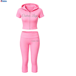Conjuntos Deportivos para Mujer con Logotipo de Diamantes de Imitación, Chaqueta con Capucha de Manga Corta y Pantalones Capri, Ropa Deportiva para Chicas - Product Image 1