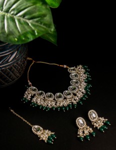Ensemble de bijoux traditionnels Kundan en or pour femmes, collier et boucles d'oreilles pendantes en perles vert foncé, accessoires de mariage pour la mariée, exportation en gros - Product Image 3