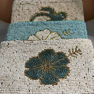 Sac fourre-tout fait main de style classique avec motif de perles de rocaille et motifs de dessins animés, imprimé en typographie, logo personnalisé brodé, promotionnel avec perles - Product Image 6