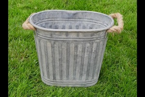 Petite jardinière galvanisée pour les jardins de balcon, les plantes d'intérieur, les herbes, les succulentes, les fleurs, la décoration de la maison, les bureaux, les cafés et les appartements - Product Image 5