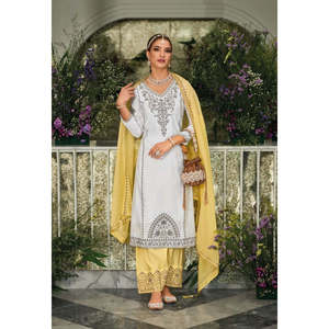 Magnifique ensemble de vêtements de fête indien et pakistanais, haut, palazzo et dupatta avec des motifs complexes et des sequins - Product Image 3