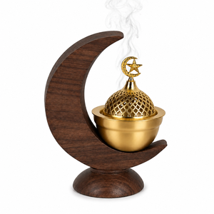 Magnifique ensemble de brûleurs d'encens en forme de croissant de lune avec des dômes dorés ornés d'étoiles et des supports en bois aux finitions claires et foncées - Product Image 2